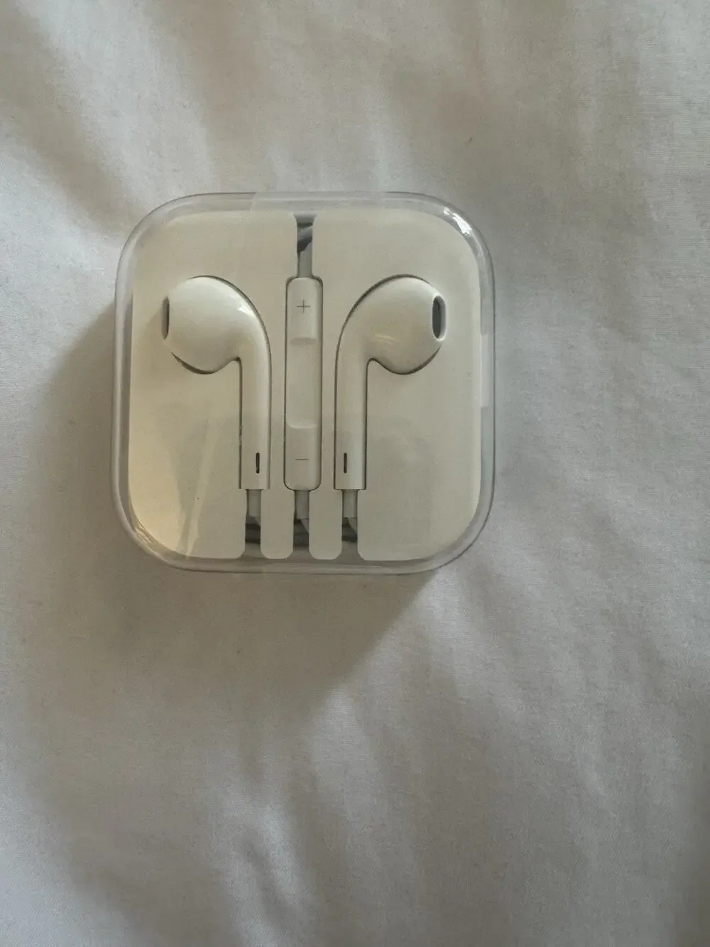 New Apple Earpods White Wired 3.5 mm headphone plug
